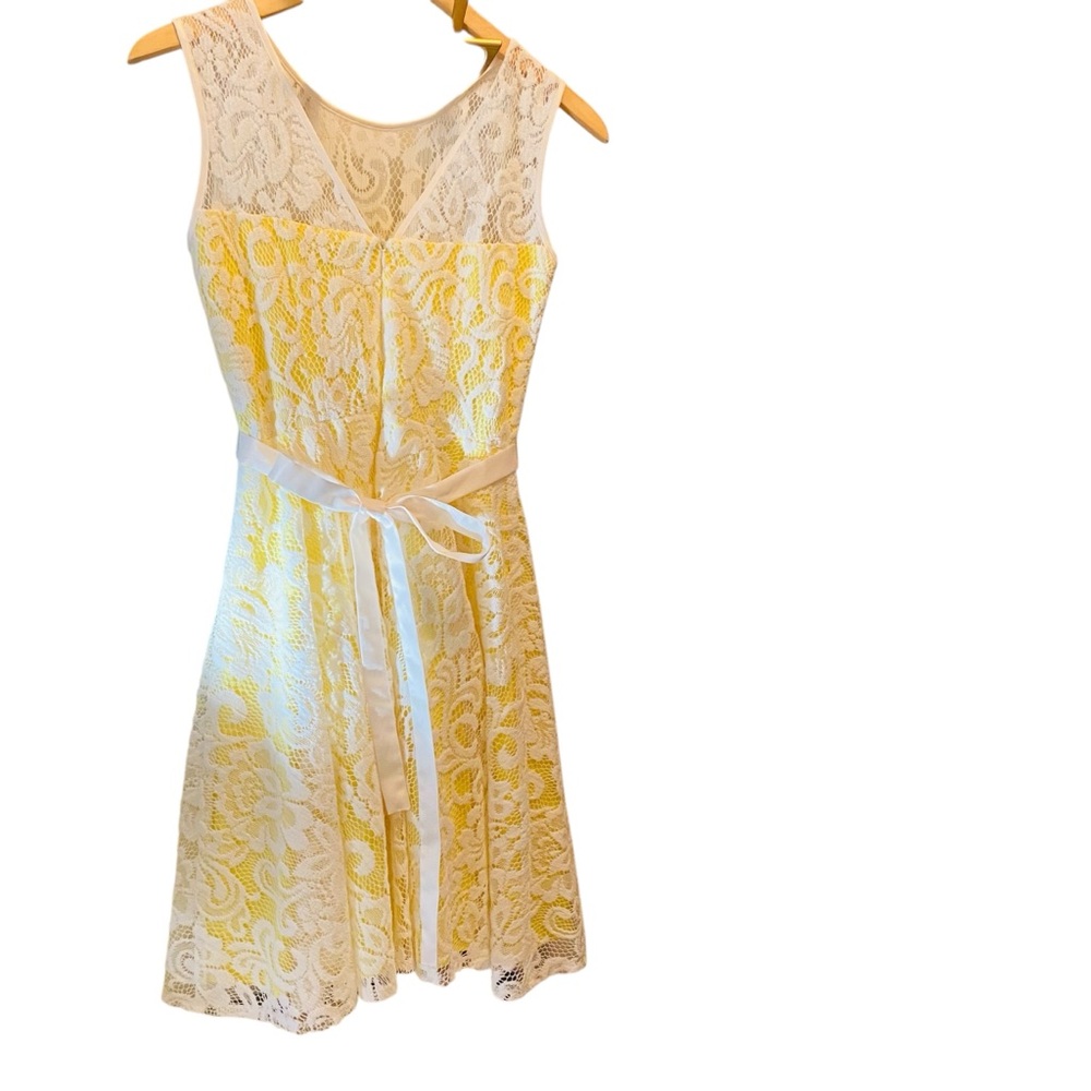 BETSEY & ADAM Yellow White Lace Rhinestone Belt Dress - Picture 3 of 8